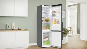 Bosch Serija 4 Laisvai statomas šaldytuvas-šaldiklis su šaldiklio skyriumi apačioje 203 x 60 cm Juodas šlifuotas plienas, atsparus pirštų atspaudams