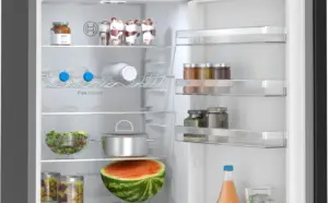 Bosch Serija 4 Laisvai statomas šaldytuvas-šaldiklis su šaldiklio skyriumi apačioje 203 x 60 cm Juodas šlifuotas plienas, atsparus pirštų atspaudams