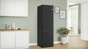 Bosch Serija 4 Laisvai statomas šaldytuvas-šaldiklis su šaldiklio skyriumi apačioje 203 x 60 cm Juodas šlifuotas plienas, atsparus pirštų atspaudams
