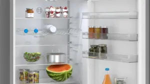Bosch Serija 4 Laisvai statomas šaldytuvas-šaldiklis su šaldiklio skyriumi apačioje 203 x 70 cm Ketaus , ,, Total No Frost